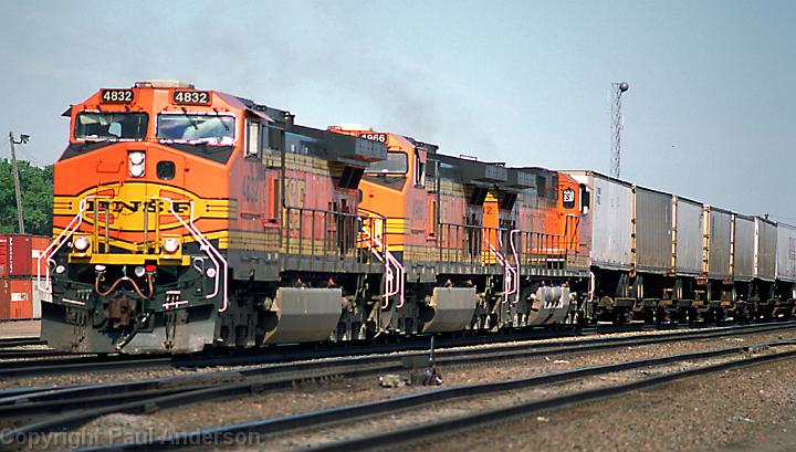 BNSF 4832 at DILWORTH.jpg